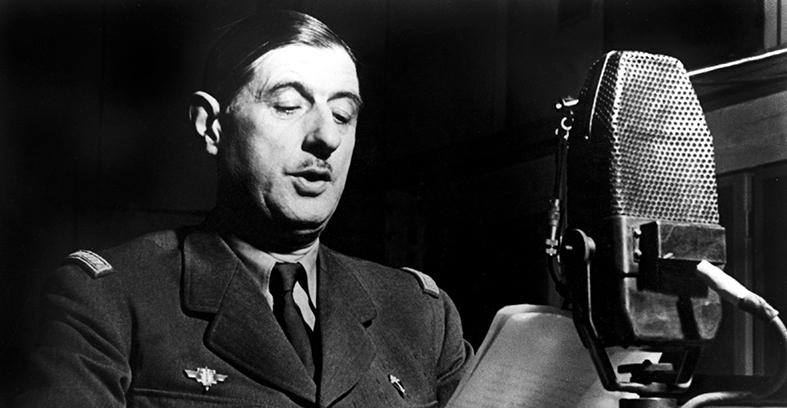 Le général de Gaulle au micro de la BBC à Londres, 30 octobre 1941.