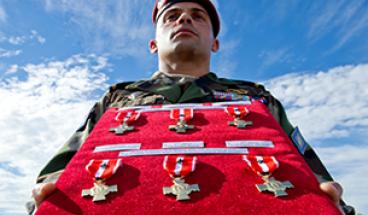La croix de la Valeur Militaire ; depuis 60 ans, la marque du courage