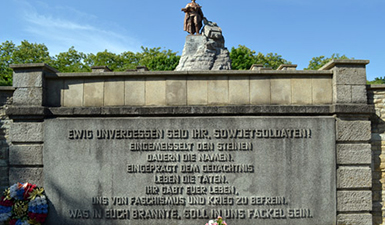Mémorial soviétique. Source : Traces of War
