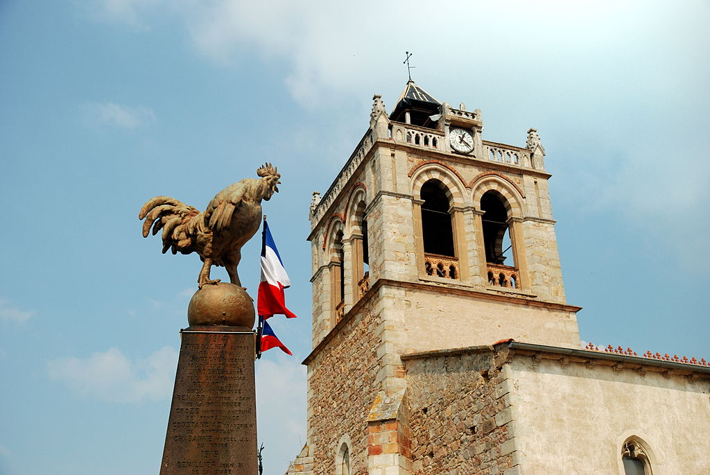 Clocher et monument au mort, Sermentizon, Puy-de-Dôme