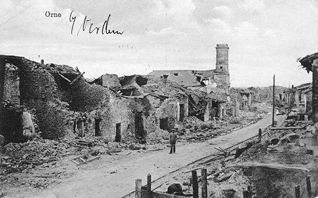 Ornes, pris le 24 février 1916 et libéré en état de ruines en août 1917, totalement détruit par le déluge de l’artillerie, 9 juillet 1916.