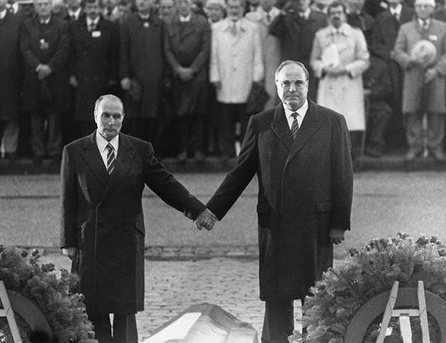 22 septembre 1984 F Mitterrand et H Kohl à Verdun