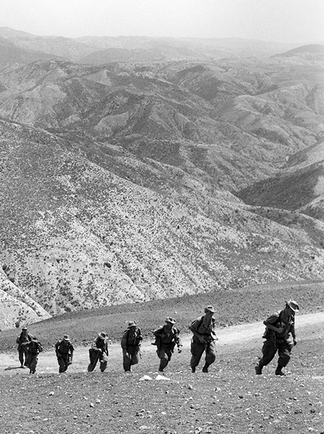 Harkis du 158e bataillon d’Infanterie du secteur de Mascara pendant la guerre d’Algérie, été 1961.