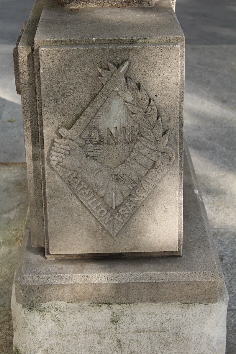 800px-Monument_Bataillon_français_ONU_Corée_Paris_4