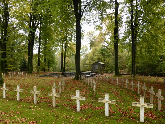 Belgique cimetière militaire français Rossignol Plateau