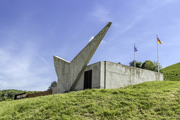 Bruneval_memorial