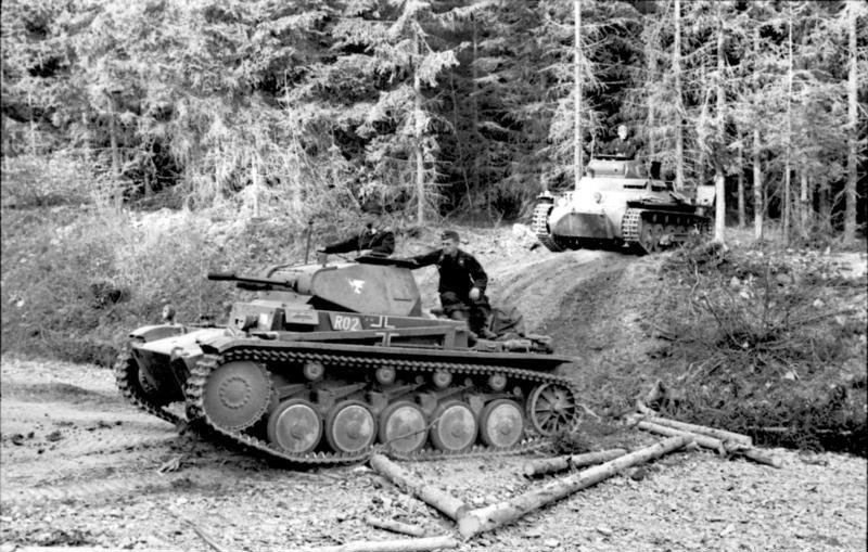 Les panzers allemands traversant les Ardennes, mai 1940. © Archives fédérales allemandes