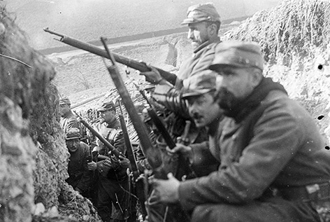 Soldats dans une tranchée 