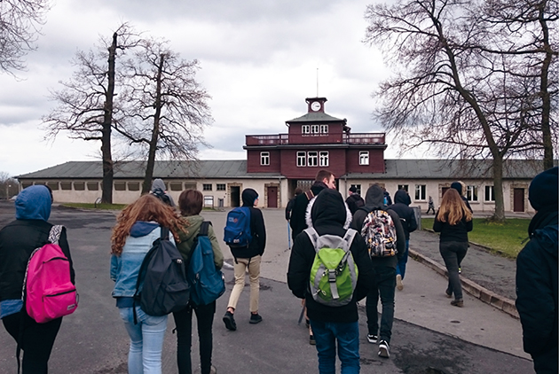 collégiens à Buchenwald