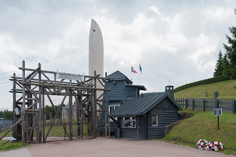 Portail et Mémorial. ©CERD