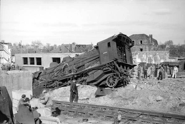 ruines gare ferroviaire du mans 1945