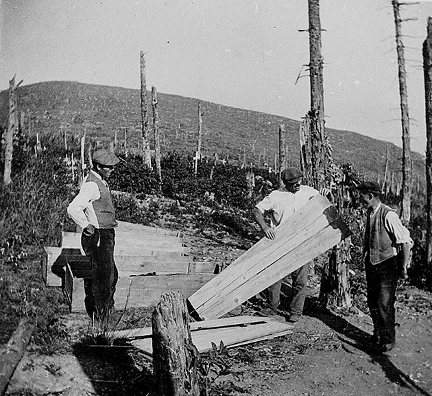 Exhumations de tombes à l’HWK, 1922. © Collection T. Ehret