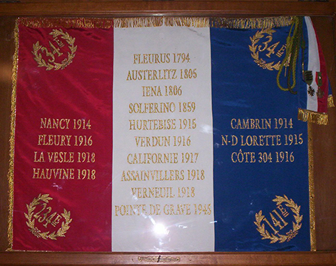 https://pprod-cheminsdememoire.cnmosis.dirisi.defense.gouv.fr/sites/default/files/inline-images/web-drapeau-musee-34e-ri.jpg