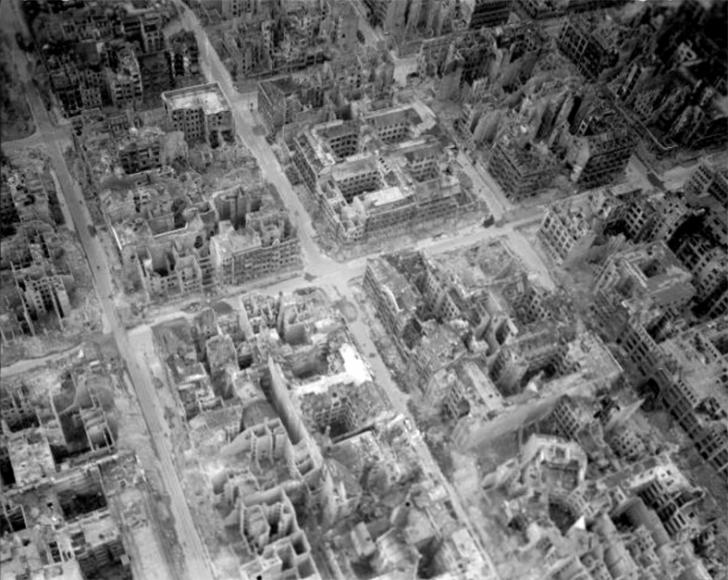 Vue aérienne de Berlin, 15 octobre 1945.