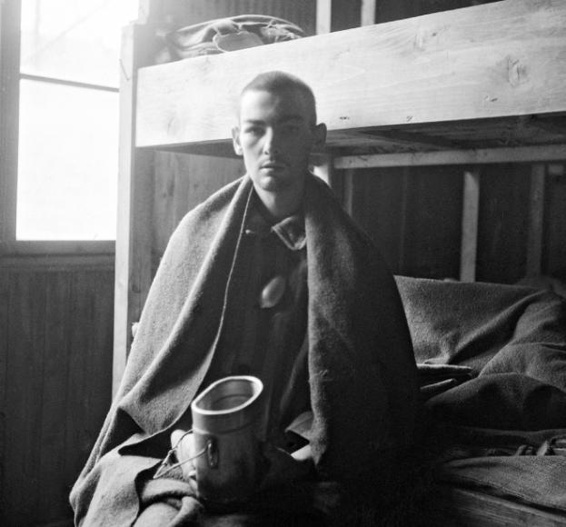 Rescapé du camp de Vaihingen, avril 1945. © ECPAD/Germaine Kanova Rescapé du camp de Vaihingen, avril 1945.