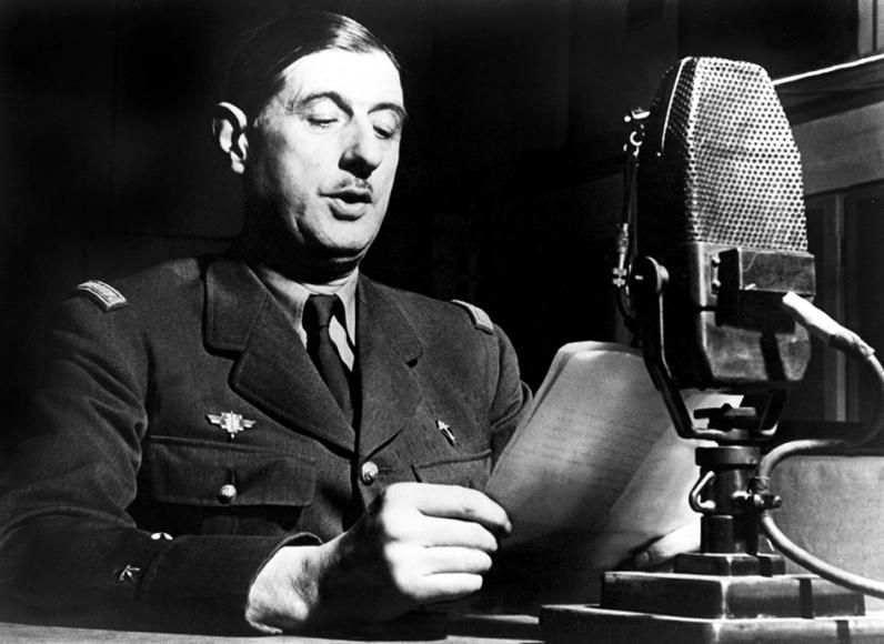 Le général de Gaulle au micro de la BBC à Londres, 30 octobre 1941