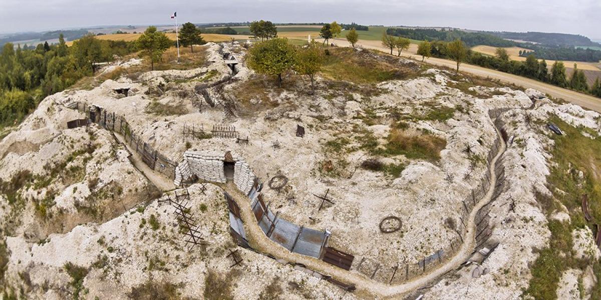 De la stratégie militaire à la mise en mémoire De la stratégie militaire à la mise en mémoire