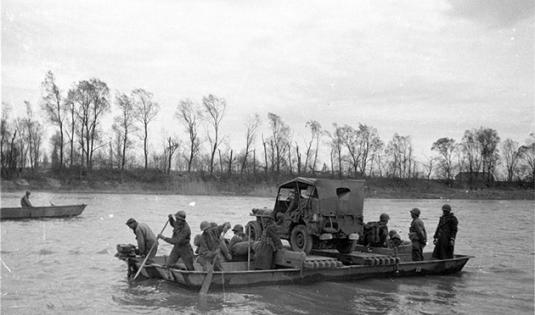 Le passage du Rhin par les troupes françaises en territoire allemand à Germersheim