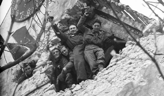 Le franchissement de la ligne Siegfried par les Alliés après leur entrée en Allemagne en mars 1945