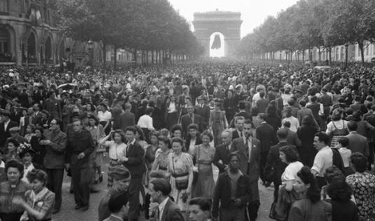 8 et 9 mai 1945 : Paris fête la victoire
