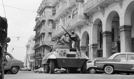 L’armée boucle le quartier de Bab el Oued à Alger après le cessez-le-feu