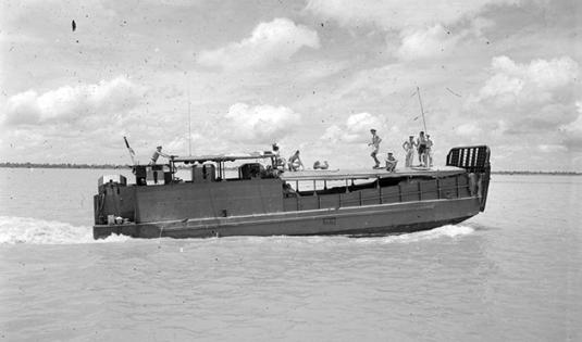 Une mission de la Marine française en Indochine sur le fleuve Bassac