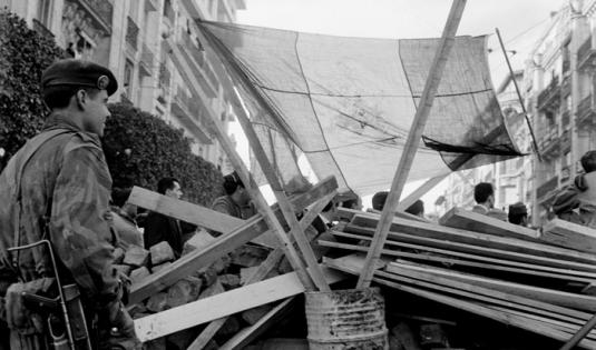 La crise algérienne de la République française