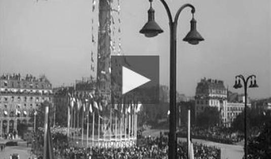 La cérémonie du 14 juillet 1945 à Paris
