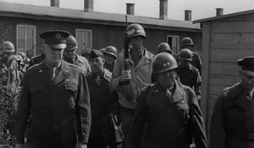 Le 12 avril 1945, les généraux américains Eisenhower, Bradley, Patton et Walker visitent le camp d'Ohrdruf. Film muet d'époque