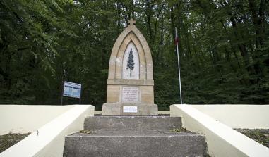 Doncourt-lès-Longuyon French national war cemetery