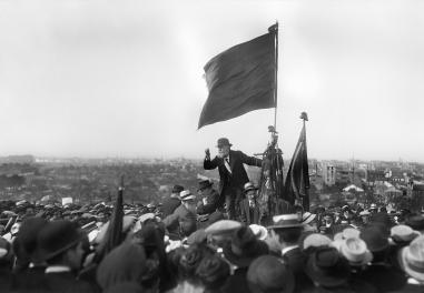 1913 Polémique sur la durée du service militaire