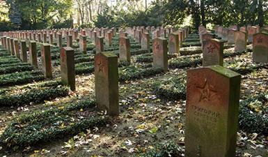 Tombes soviétiques du Ostfriedhof