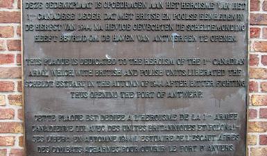 Plaque en hommage à la 1re Armée canadienne