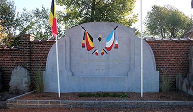 Monument aux morts français du cimetière d'Ecaussinnes-Lalaing