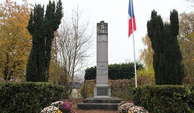 Mémorial aux soldats français de la 32e DI et du 7e RI morts lors de la bataille de la Rocq Feluy