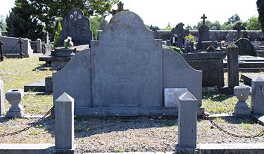 Monument à la mémoire des civils exécutés du cimetière de Ghin