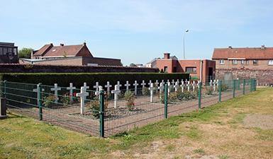 Carré militaire français du cimetière de Petegem-aan-de-Leie
