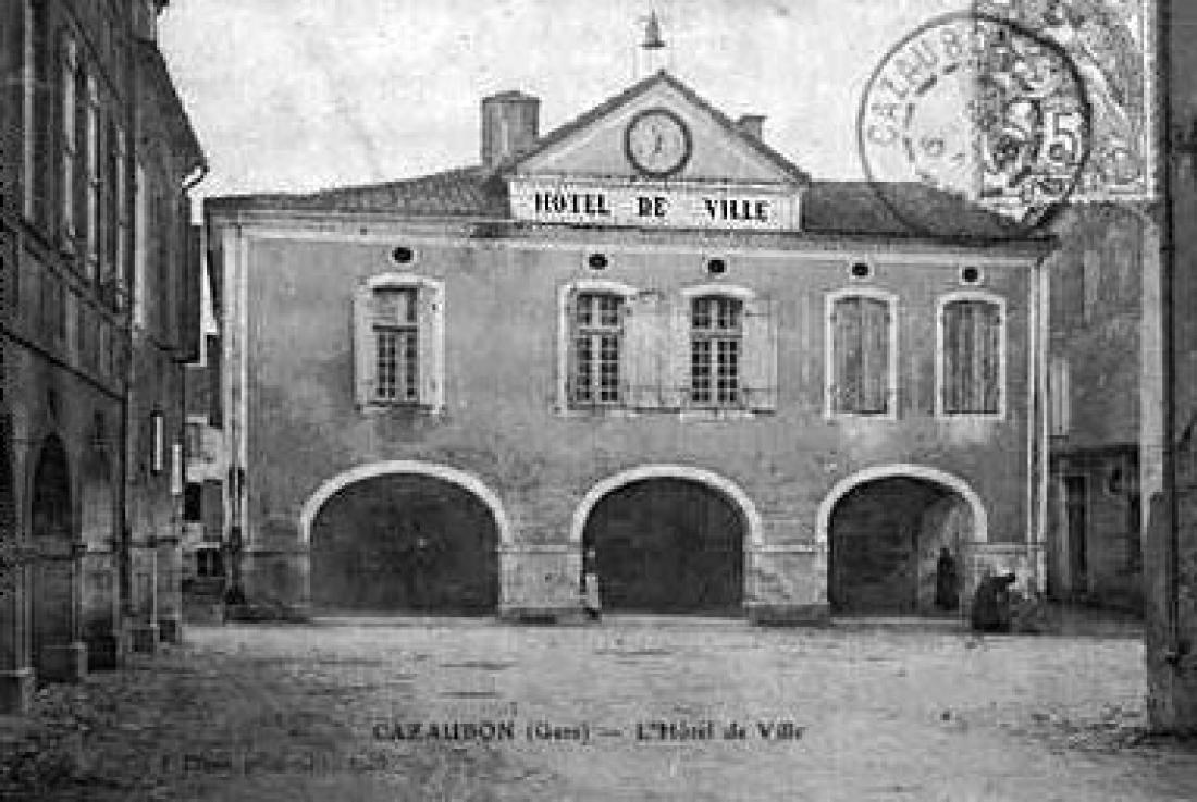 Hôtel de ville de Cazaubon en 1900