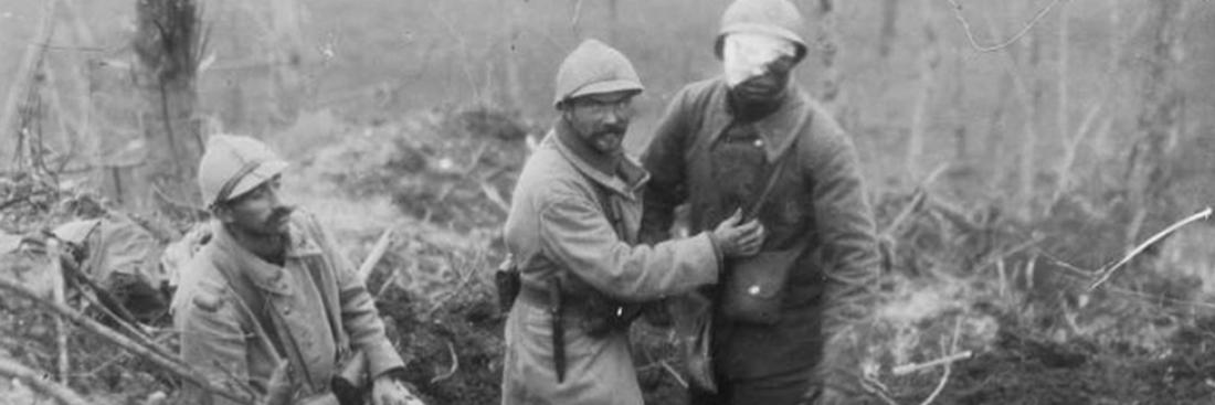 « Le Balcon » , Chemin des Dames, Aisne, un tirailleur blessé. 23 octobre 1917. Photographe : Jacques Ridel. Source : ECPAD