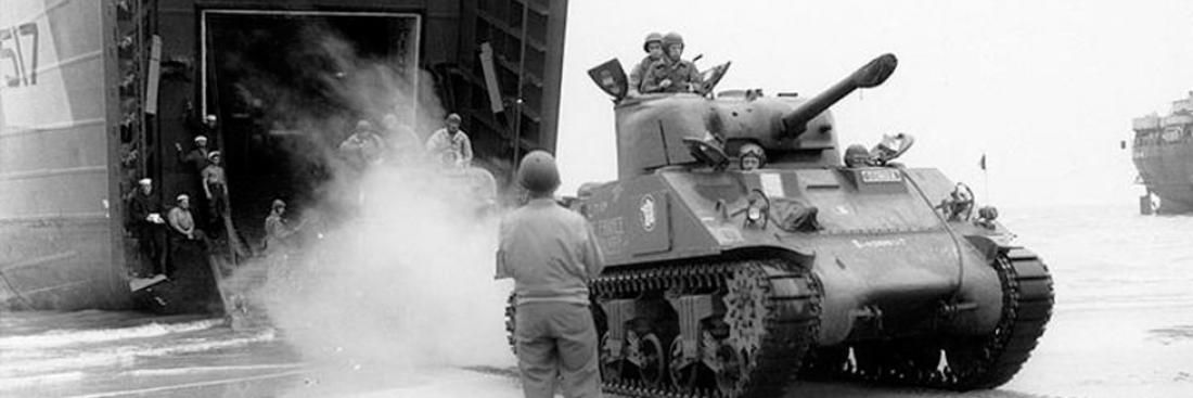 M4 Sherman des 12. Jagdregiments Afrikas der 2. Panzerdivision, die im August 1944 an Bord eines Landing Ship Tank in der Normandie landet M4 Sherman des 12. Jagdregiments Afrikas der 2. Panzerdivision, die im August 1944 an Bord eines Landing Ship Tank in der Normandie landet