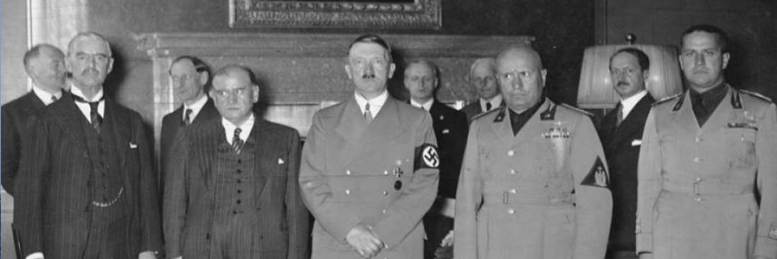 29 septembre 1938. Signature des accords de Munich - Neville Chamberlain, Premier ministre de Grande-Bretagne. Edouard Daladier, président du Conseil français, le chancelier Adolf Hitler, Benito Mussolini et le comte Ciano, ministre des affaires étrangères italien. 
