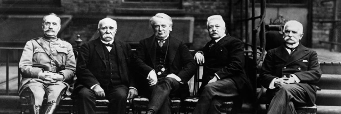 Le maréchal Foch, Georges Clemenceau, David Lloyd George, Vittorio Emanuele Orlando<br>et le baron Sonnino sont réunis à Londres, le 7 décembre 1918,<br>pour préparer la future Conférence sur la paix.
