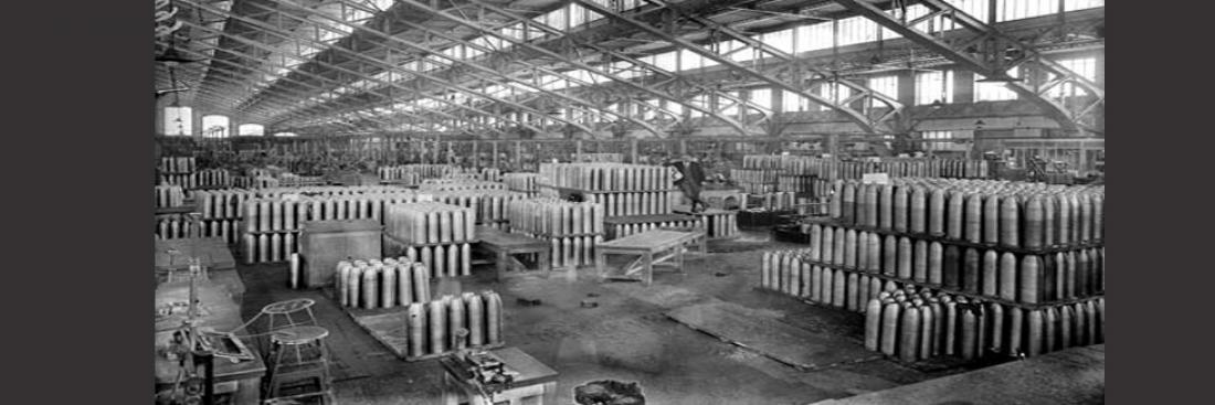 Lyon, usines de l'ancienne exposition, société l'éclairage électrique Grand hall des obus de 155 photographe : Gabriel Boussuge. 