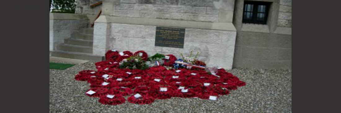 Croix au pied de la tour d'Ulster