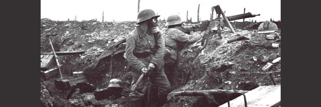 Servants d'une mitrailleuse allemande à Verdun. 