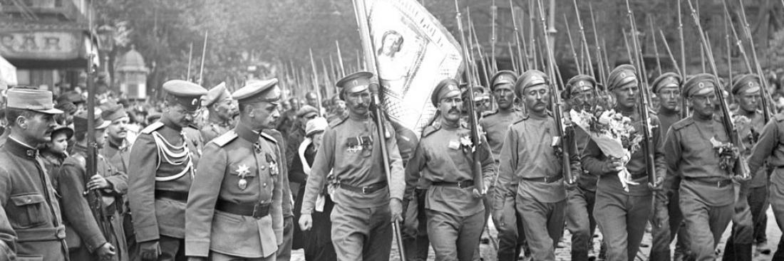 Défilé de la 1ère Brigade russe dans les rues de Marseille. Avril 1916. Source : Photographe : Albert Moreau. ECPAD