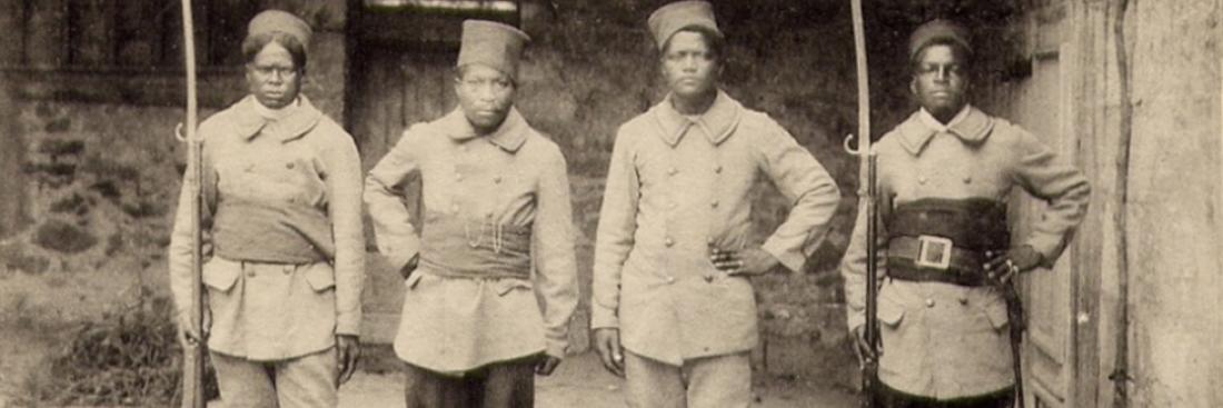 Tirailleurs malgaches à la Tremblade en 1917. Source : Carte ancienne. Collection privée.