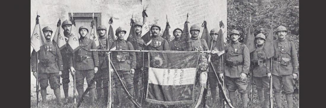 Le drapeau du RICM à Douaumont. 