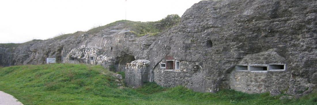 Fort de Douaumont - Vue générale des vestiges du fort. 