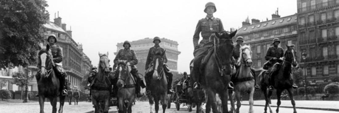 Parade des troupes allemandes à Paris, en juin 1940.  
